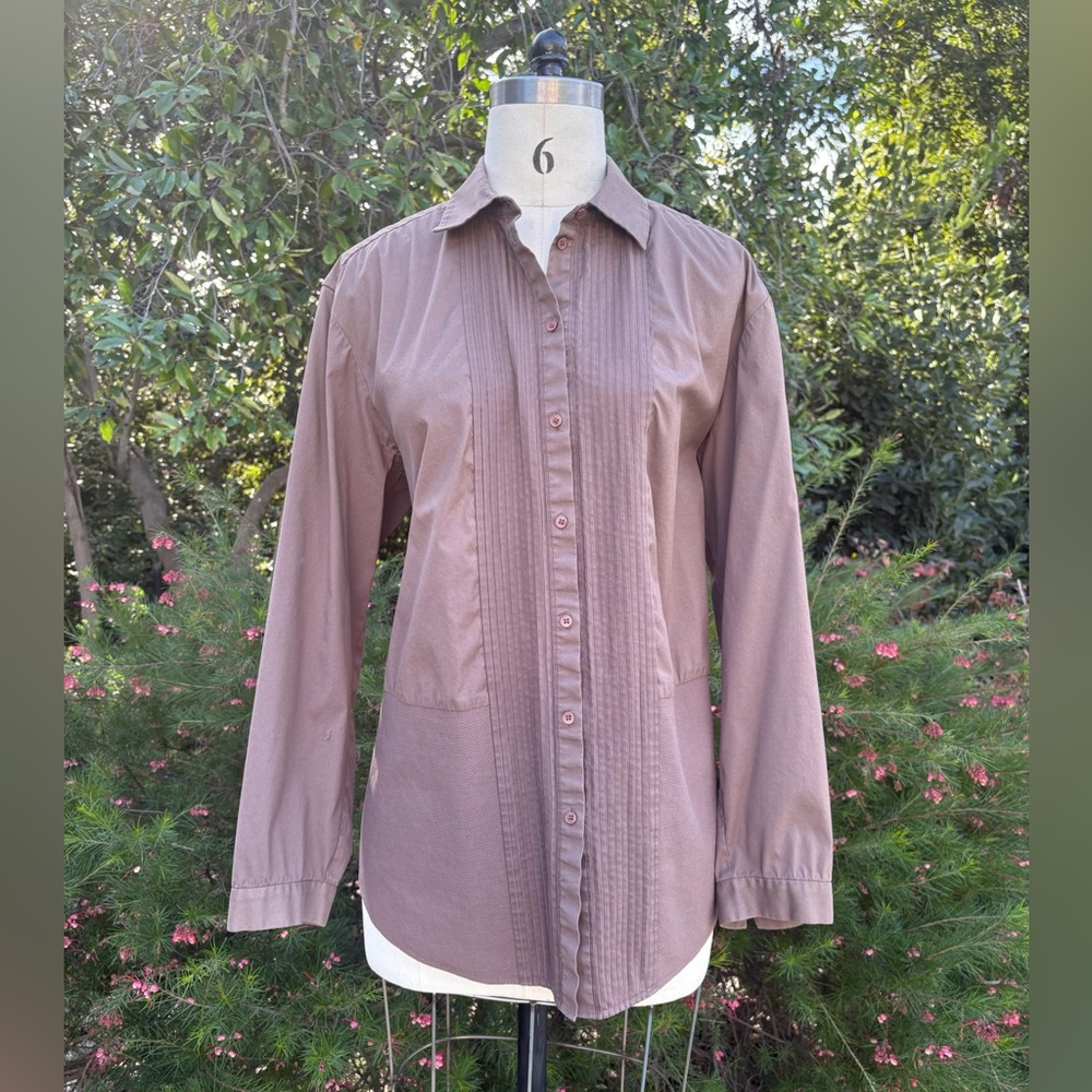Lafayette 148 pintucked button-down top with piqué features - size M
